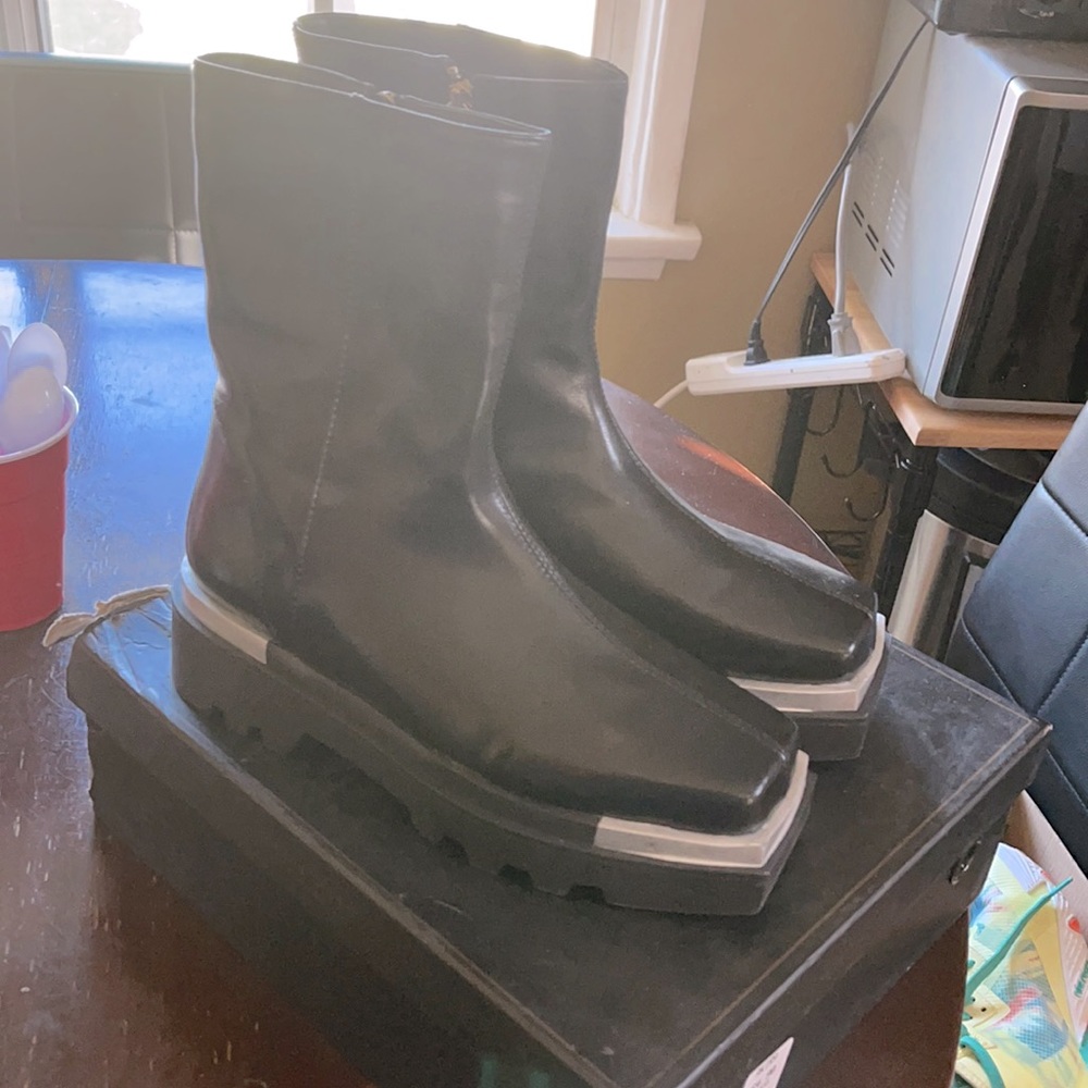 Azalea wang black boot square toe women’s size 8.5